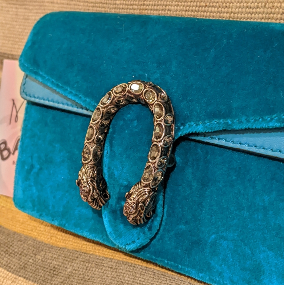 Gucci: Dionysus Super Mini Velvet Chain Crossbody Bag - Picture 5 of 9